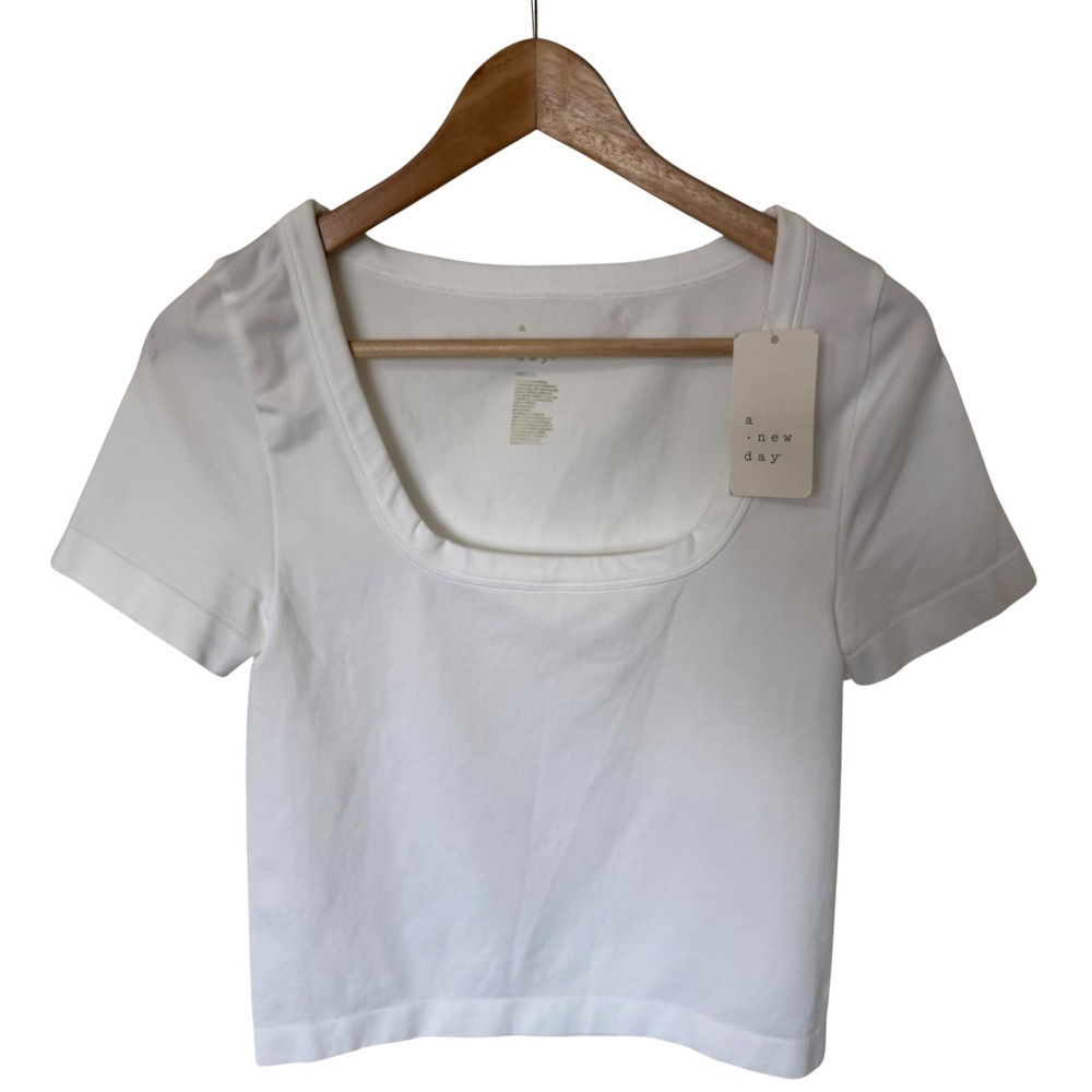 A New Day T-Shirt Women Medium White NWT Imperfection Scoop Neck Short Sleeve